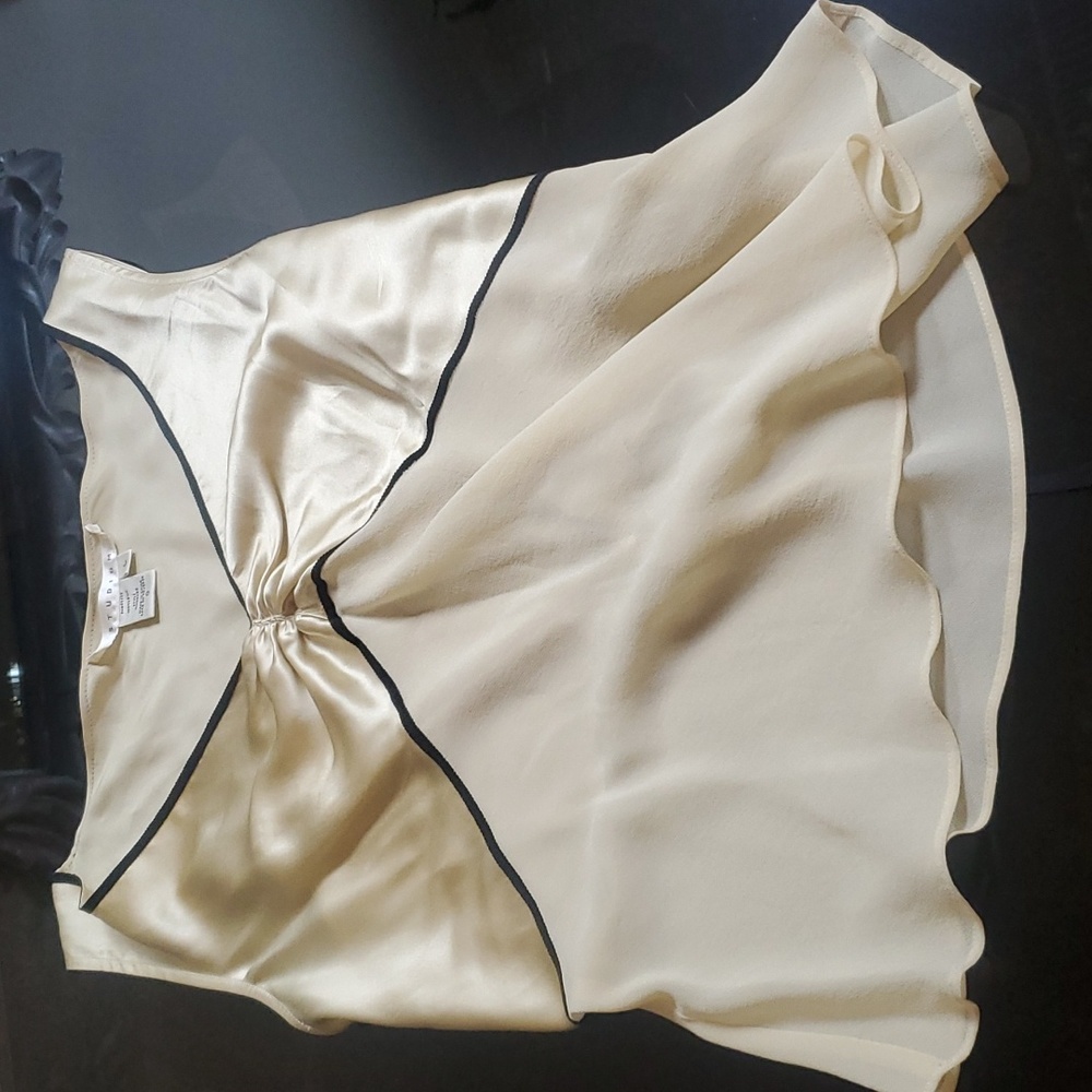 Elegant Cream Sleeveless Top - Picture 5 of 8